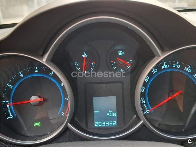 Usado Chevrolet Cruze LT 124 CV (91 kW) 2014 Gris / plata Berlina