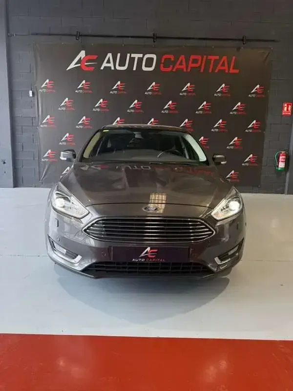 Usado Ford Focus Business Edition 125 CV (91 kW) 2016 Gris Utilitario