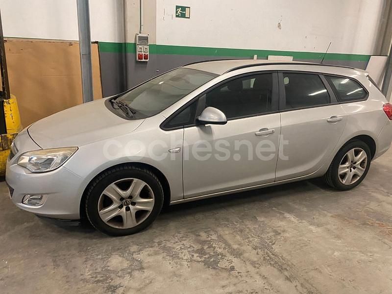 Beige Usado 2011 Opel Astra Selective Berlina | 2000 € (Buen precio) - Imagen 1/4