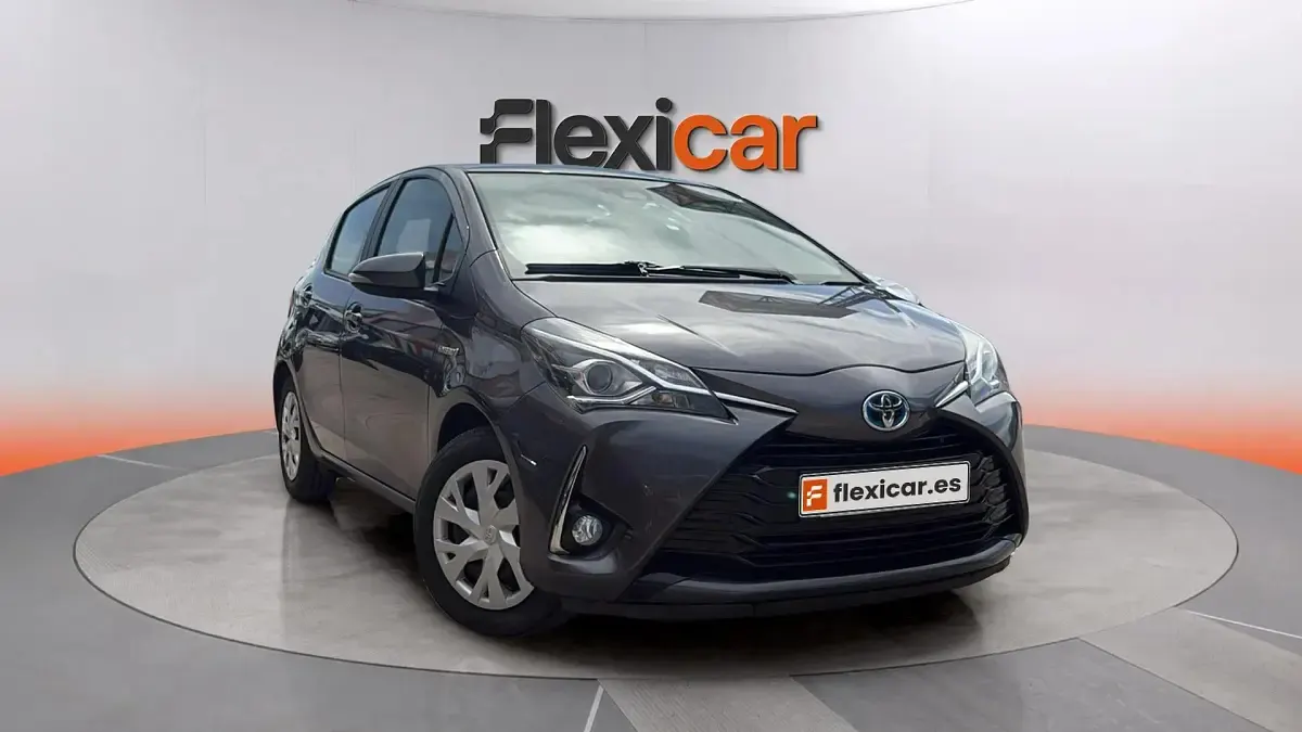 Usado Toyota Yaris Hybrid Active 100 CV (73 kW) 2020 Berlina