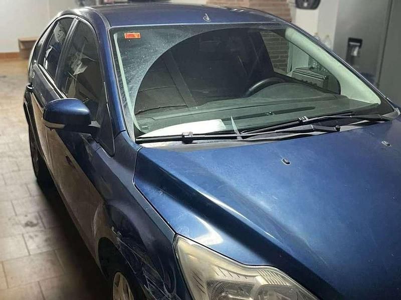 Usado Ford Focus Trend 109 CV (80 kW) 2008 Azul Utilitario