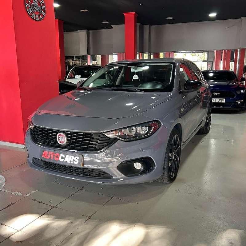 Usado Fiat Tipo S 120 CV (88 kW) 2018 Gris Utilitario