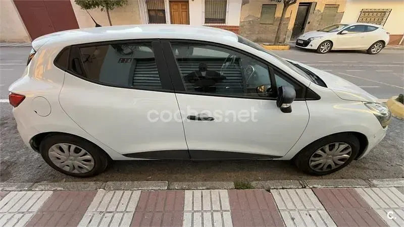 Usado Renault Clio IV Business 75 CV (55 kW) 2019 Blanco Berlina