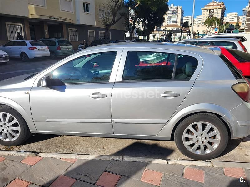 Gris / plata Usado 2006 Opel Astra Cosmo Berlina | 2000 € (Buen precio) - Imagen 1/4