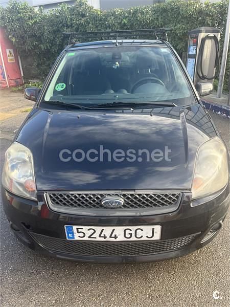 Usado Ford Fiesta Ambiente 70 CV (51 kW) 2008 Negro Utilitario