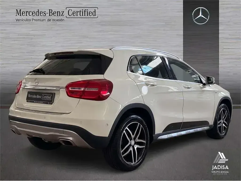 Usado Mercedes GLA180 Urban 122 CV (89 kW) 2016 Blanco SUV
