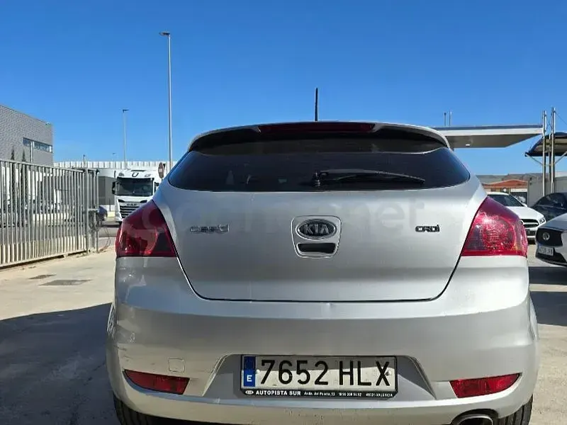 Begagnad Kia Ceed Plus 90 HK (66 kW) 2012 Grå Halvkombi
