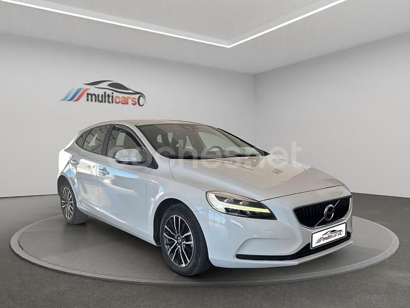 Blanco Usado 2019 Volvo V40 Momentum Berlina | 13.600 € (Precio justo) - Imagen 1/4
