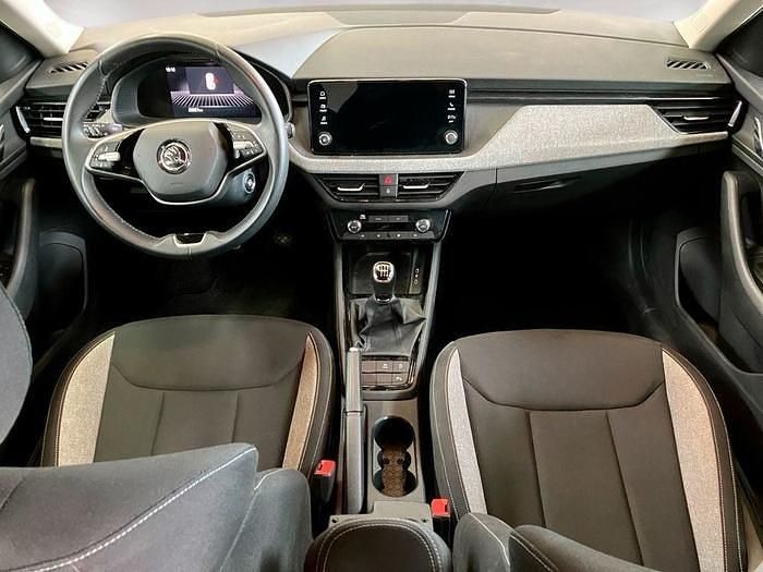 Usado Skoda Kamiq Selection 115 CV (84 kW) 2024 Gris / plateado SUV