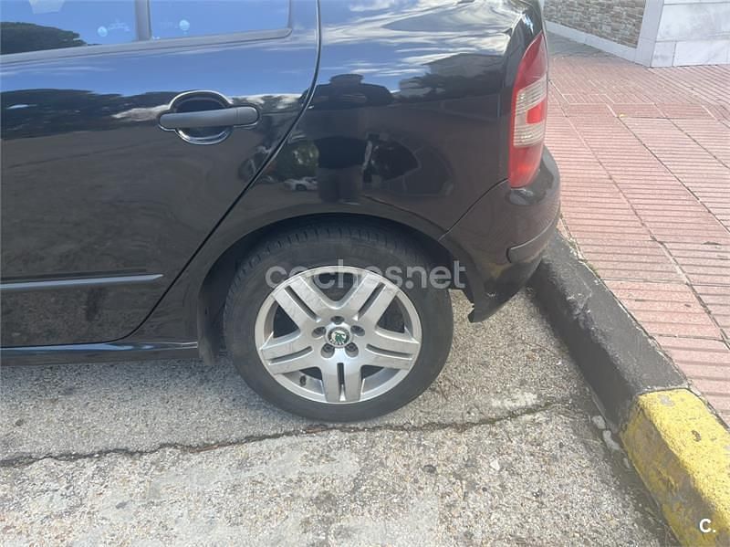 Usado Skoda Fabia 70 CV (51 kW) 2007 Negro Berlina