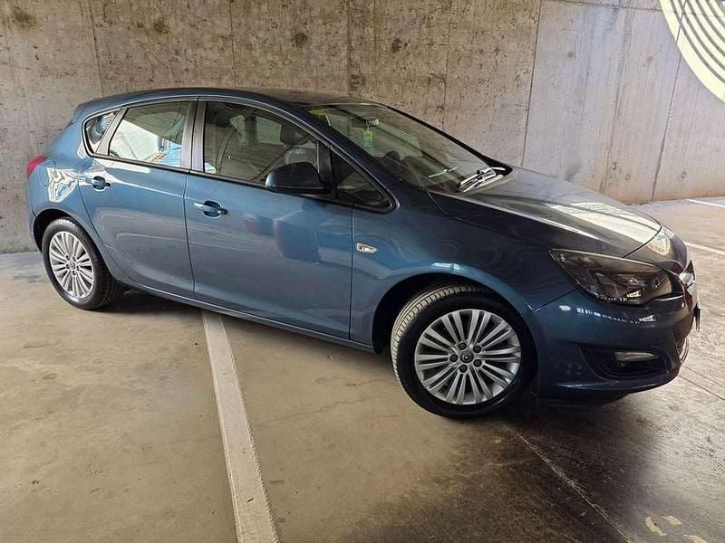 Usado Opel Astra Excellence 110 HP (80 kW) 2015 Azul Citadino