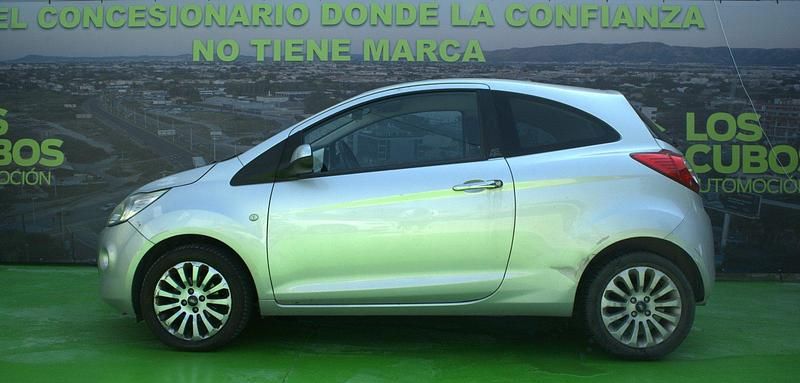 Usado Ford Ka Titanium 69 CV (50 kW) 2010 Gris Utilitario