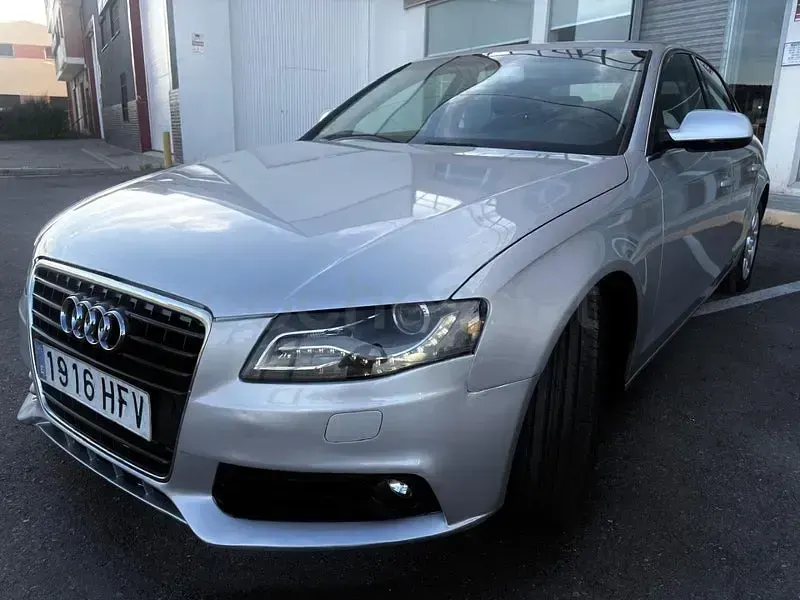 Usado Audi A4 143 CV (105 kW) 2011 Gris / plata Berlina