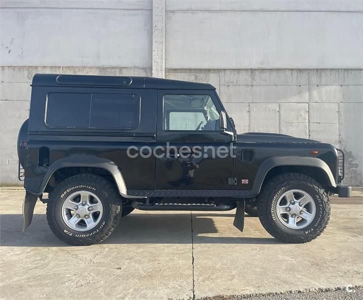 Usado Land Rover Defender SE 122 CV (89 kW) 2010 Negro Familiar