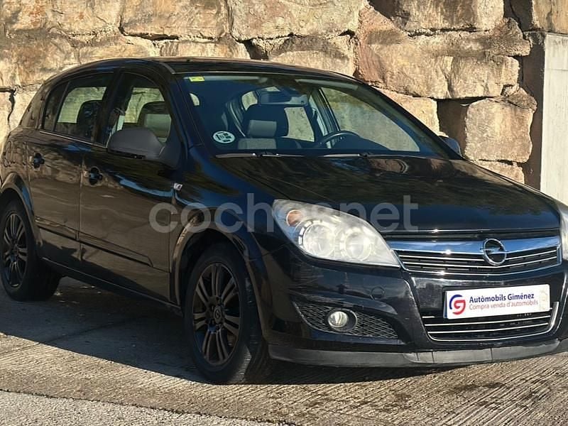 Usado Opel Astra Edition 110 CV (80 kW) 2009 Negro Berlina