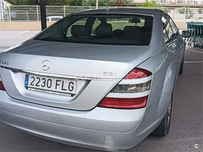Usado Mercedes S320 235 CV (172 kW) 2007 Gris / plata Berlina