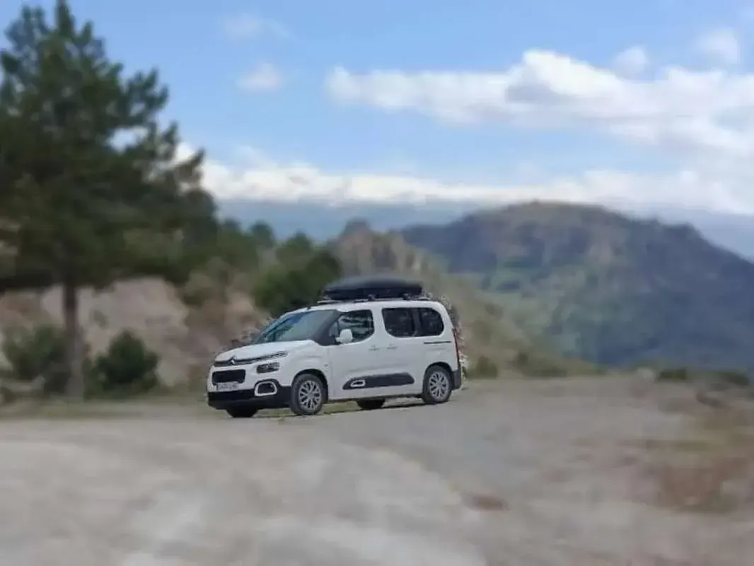 Usado Citroën Berlingo Feel 102 CV (75 kW) 2020 Blanco Monovolumen