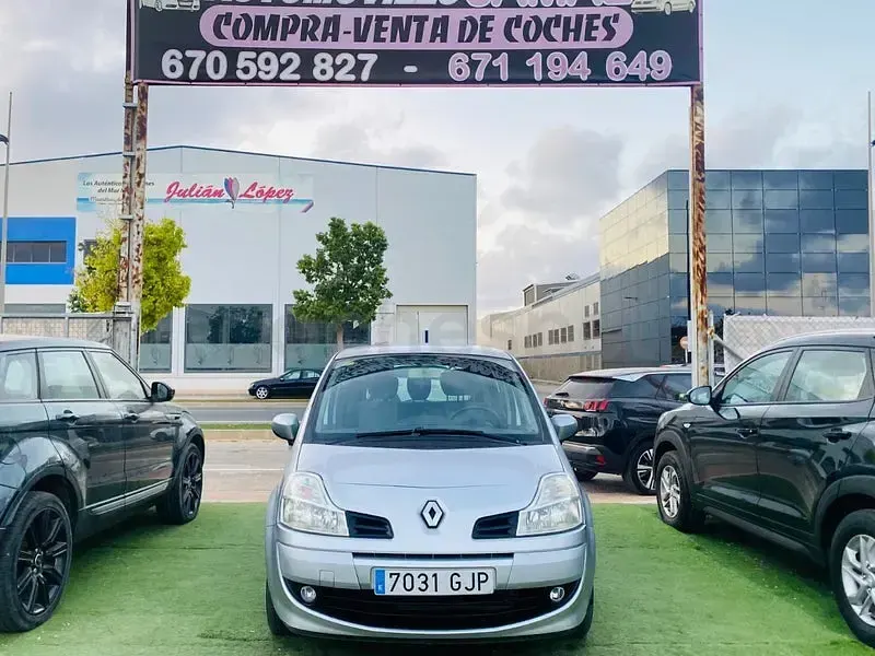 Usado Renault Grand Modus Dynamique 100 CV (73 kW) 2009 Gris / plata Monovolumen