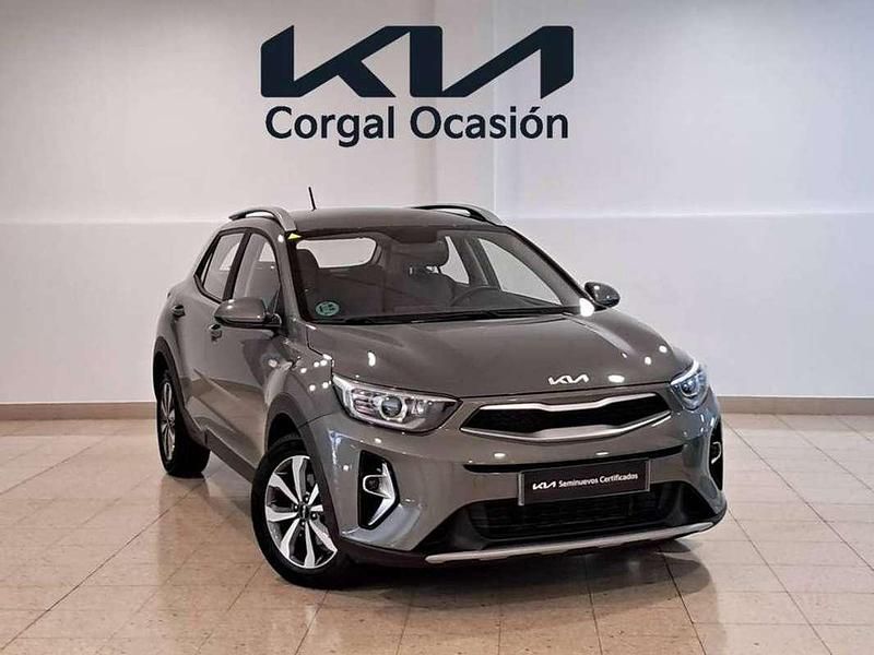 Gris Usado 2024 Kia Stonic SUV | 17.950 € (Un poco caro) - Imagen 1/4