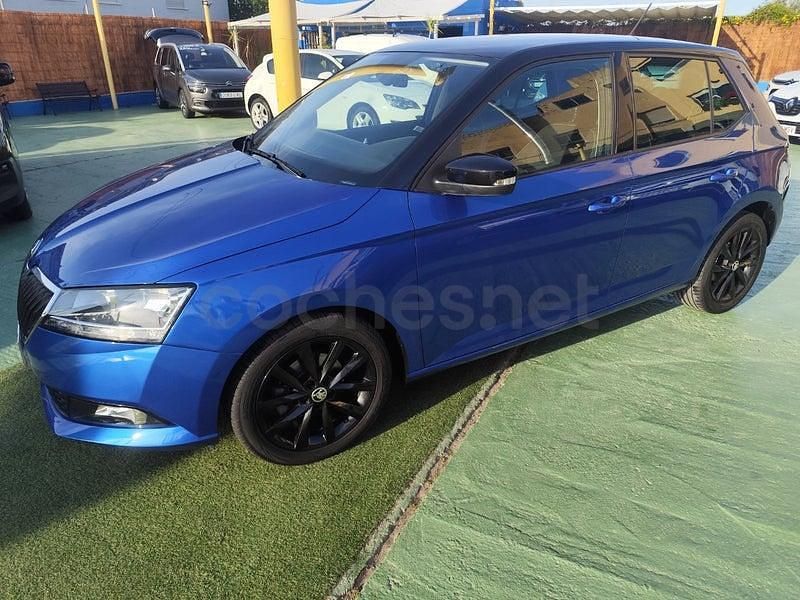 Usado Skoda Fabia Ambition 95 CV (69 kW) 2021 Azul Berlina
