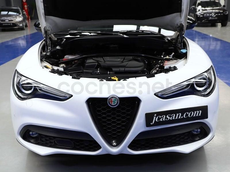 Usado Alfa Romeo Stelvio Sprint 190 CV (139 kW) 2021 Blanco SUV