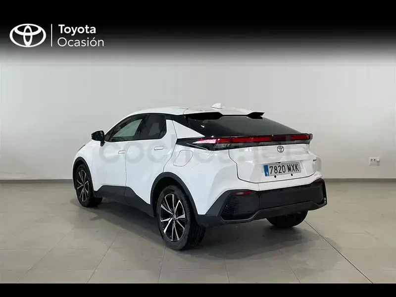 Begagnad Toyota C-HR Advance 140 HK (102 kW) 2024 Vit SUV