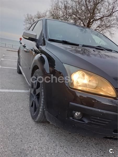 Usado Ford Focus Trend 115 CV (84 kW) 2007 Negro Berlina