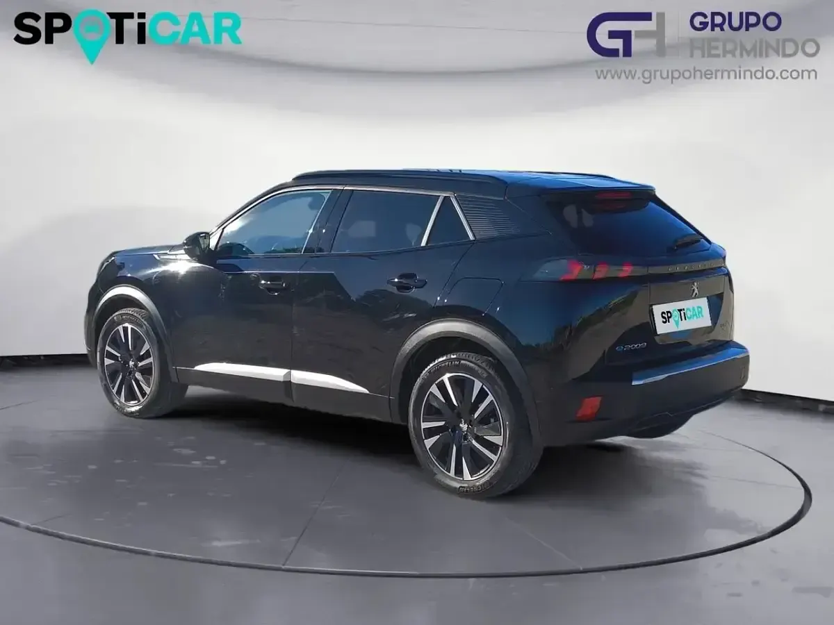 Usado Peugeot e-2008 GT-line 97 kW (133 CV) 2020 Negro SUV