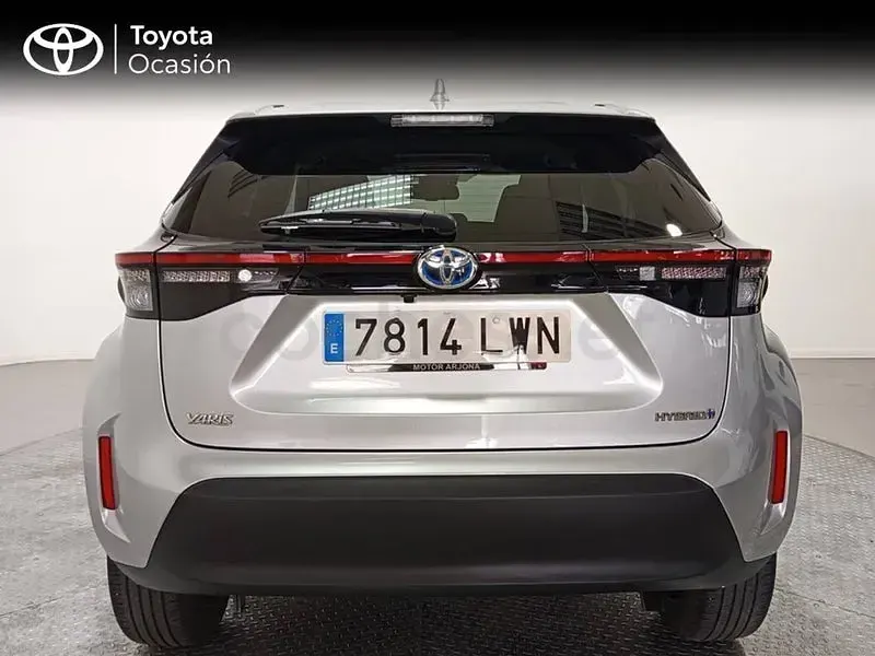 Usado Toyota Yaris Cross Style 116 CV (85 kW) 2022 Gris / plata SUV