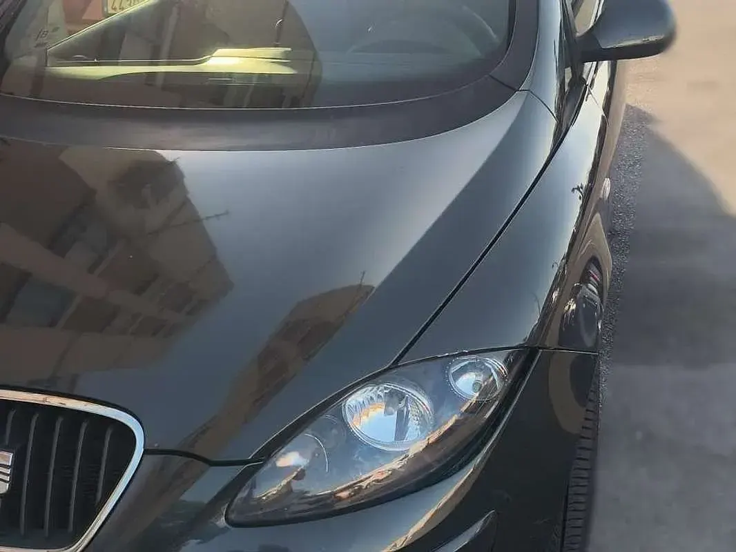 Usado Seat Altea 105 CV (77 kW) 2012 Gris Monovolumen