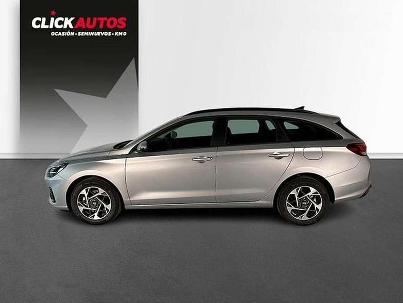 Usado Hyundai i30 101 CV (74 kW) 2024 Plateado Familiar