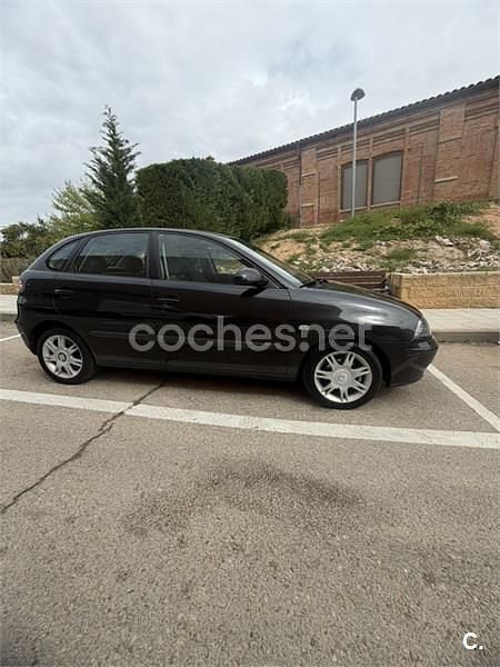 Begagnad Seat Ibiza Stella 100 HK (73 kW) 2003 Svart Halvkombi