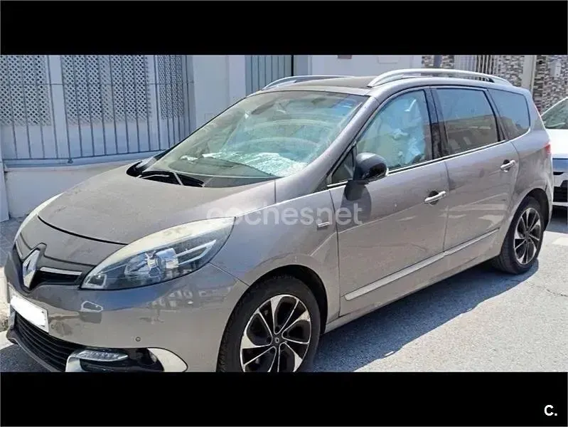 Usado Renault Scénic Bose Edition 110 CV (80 kW) 2015 Gris / plata Monovolumen