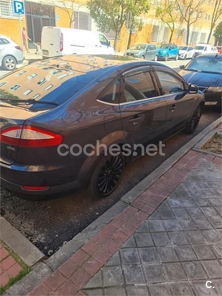 Usado Ford Mondeo Ghia 140 CV (102 kW) 2009 Gris / plata Berlina