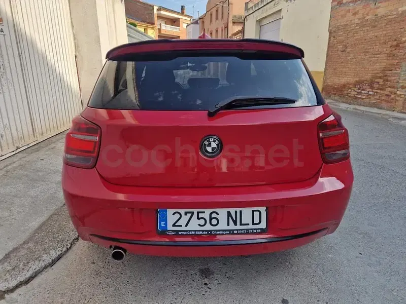 Usado BMW 118 Sport Line 170 CV (125 kW) 2011 Rojo Utilitario