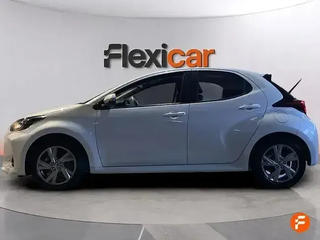 Usado Toyota Yaris Active 116 CV (85 kW) 2025 Blanco Utilitario