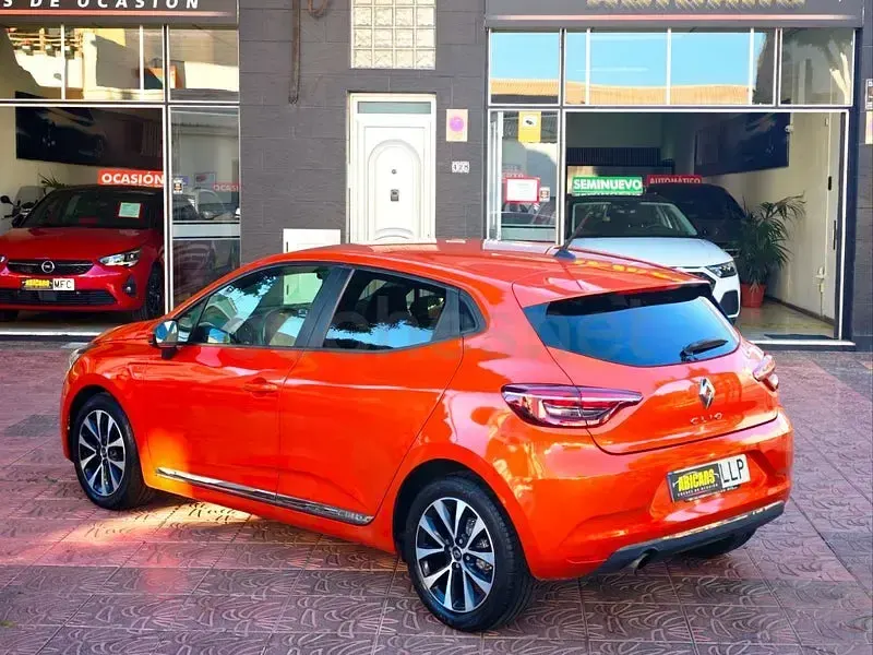 Usado Renault Clio V Zen 100 CV (73 kW) 2020 Naranja Berlina