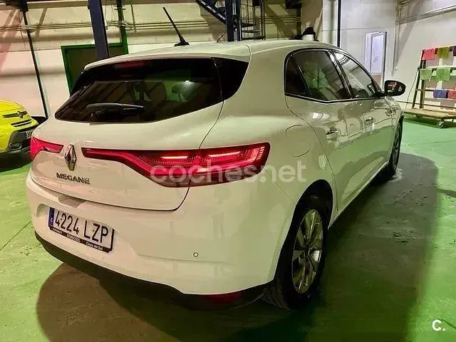 Usado Renault Mégane II Intens 115 CV (84 kW) 2022 Blanco Berlina