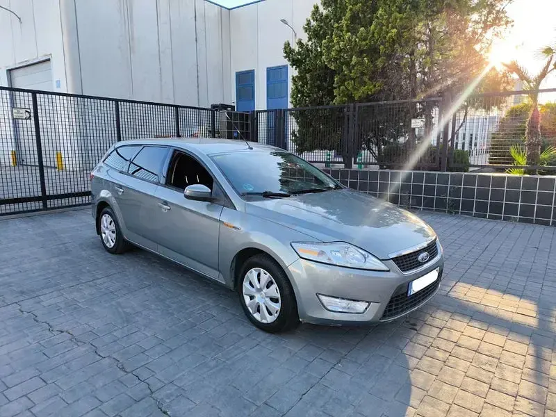 Usado Ford Mondeo Ghia 145 CV (106 kW) 2007 Beige Familiar
