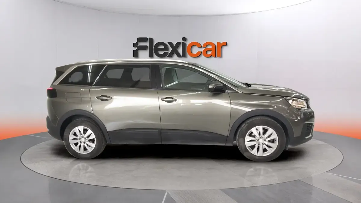 Usado Peugeot 5008 Active 120 CV (88 kW) 2018 Marrón SUV