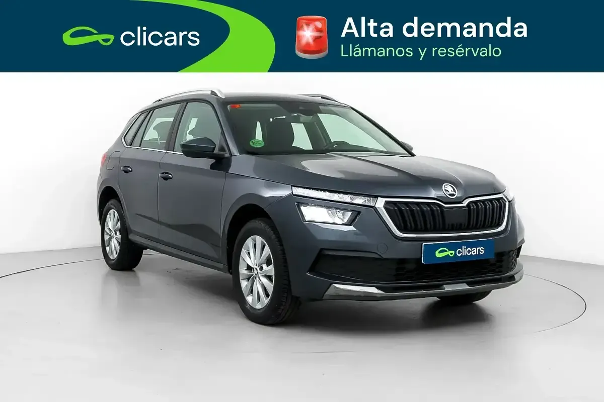 Usado Skoda Kamiq Ambition 110 CV (80 kW) 2021 Gris / plata SUV