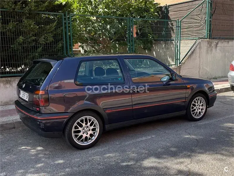 Usado VW Golf III GTI 115 CV (84 kW) 1995 Violeta / lila Berlina