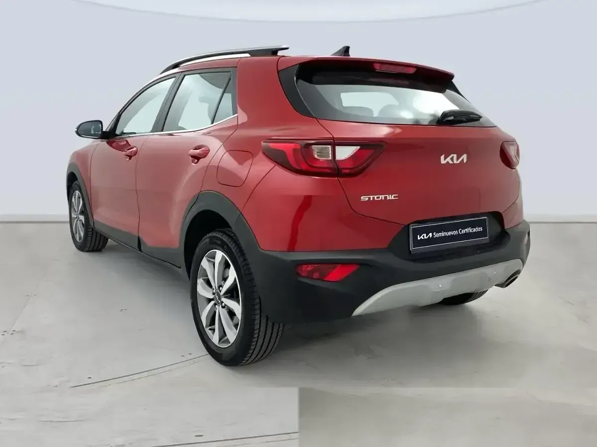 Usado Kia Stonic 84 CV (61 kW) 2023 Rojo SUV