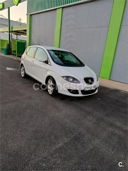 Usado Seat Altea 105 CV (77 kW) 2006 Blanco Monovolumen