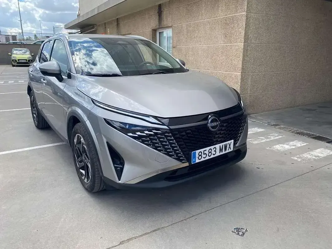 Używany Nissan Qashqai N-Connecta 141 KM (103 kW) 2024 Srebrny SUV