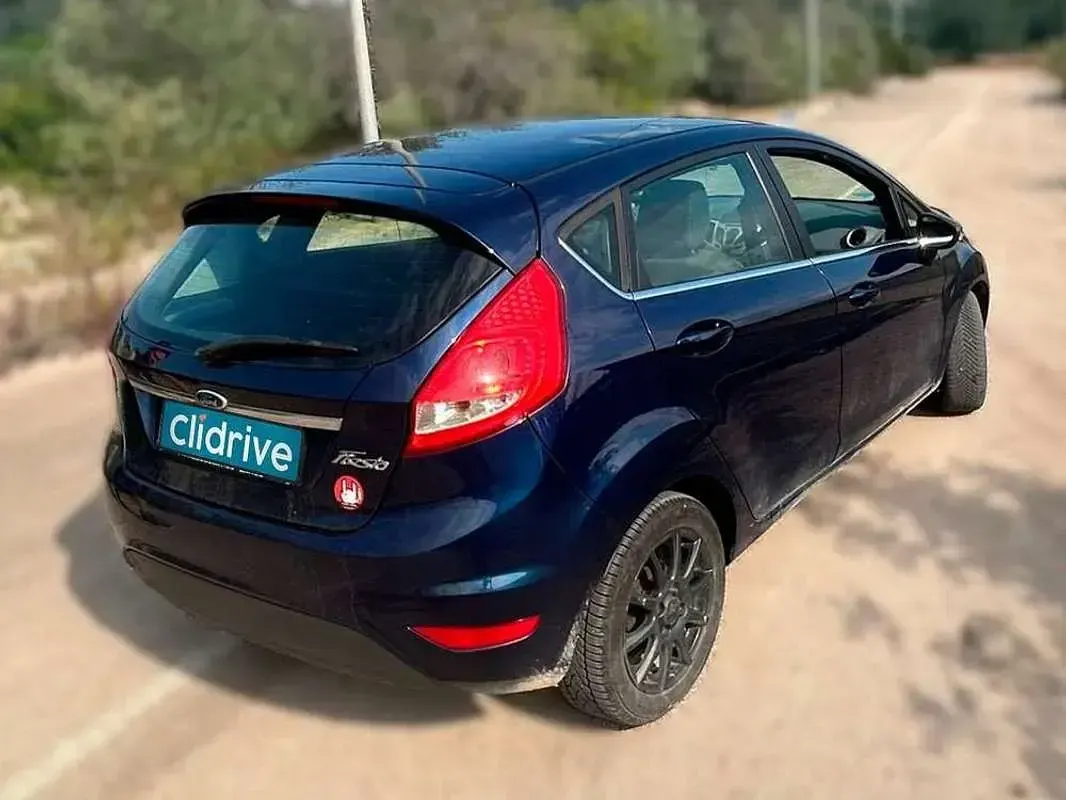 Usado Ford Fiesta Titanium 82 CV (60 kW) 2011 Azul Utilitario