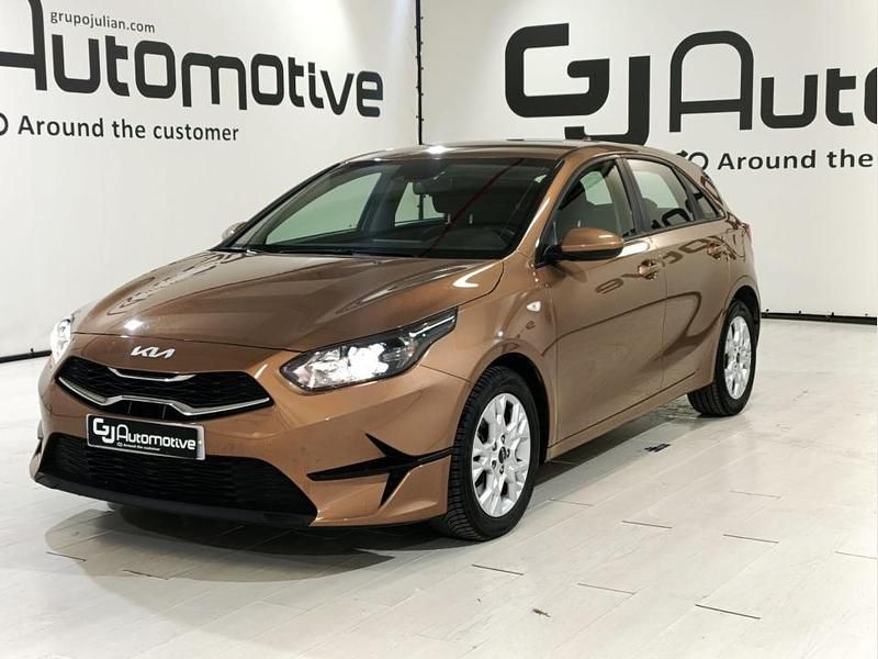 Marrón Usado 2023 Kia Ceed Utilitario | 16.500 € (Precio justo) - Imagen 1/4