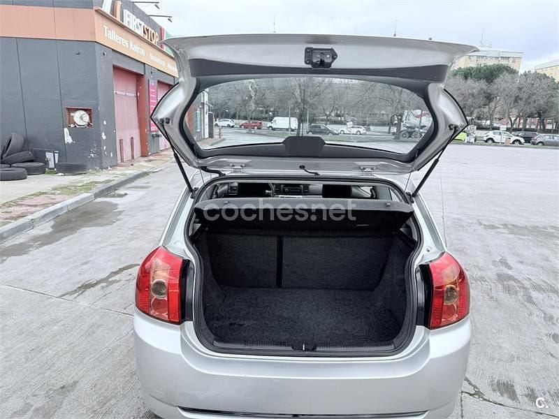 Usado Toyota Corolla Terra 110 CV (80 kW) 2006 Gris / plata Berlina