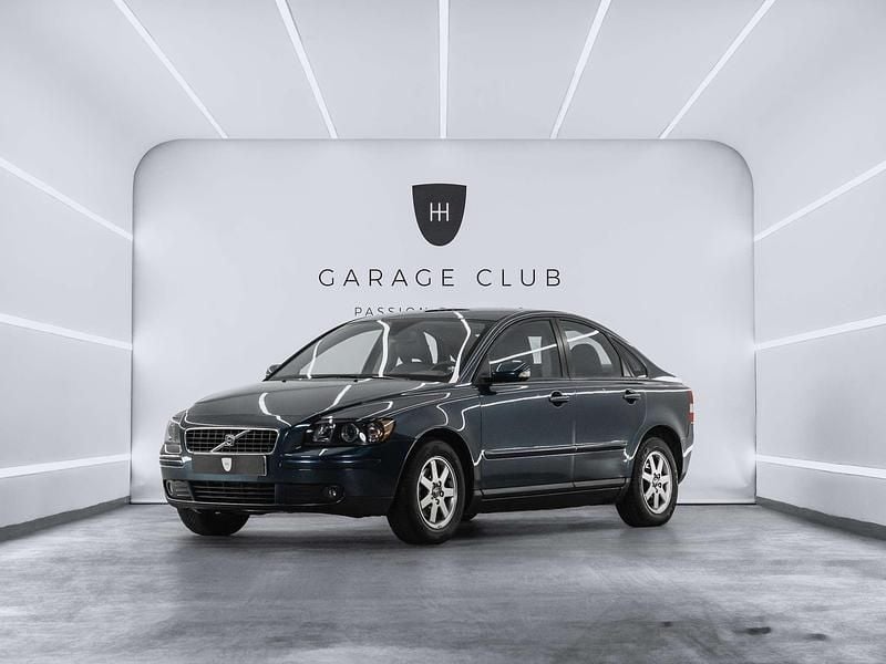 Gris / plata Usado 2006 Volvo S40 Momentum Berlina | 4999 € (Precio justo) - Imagen 1/4