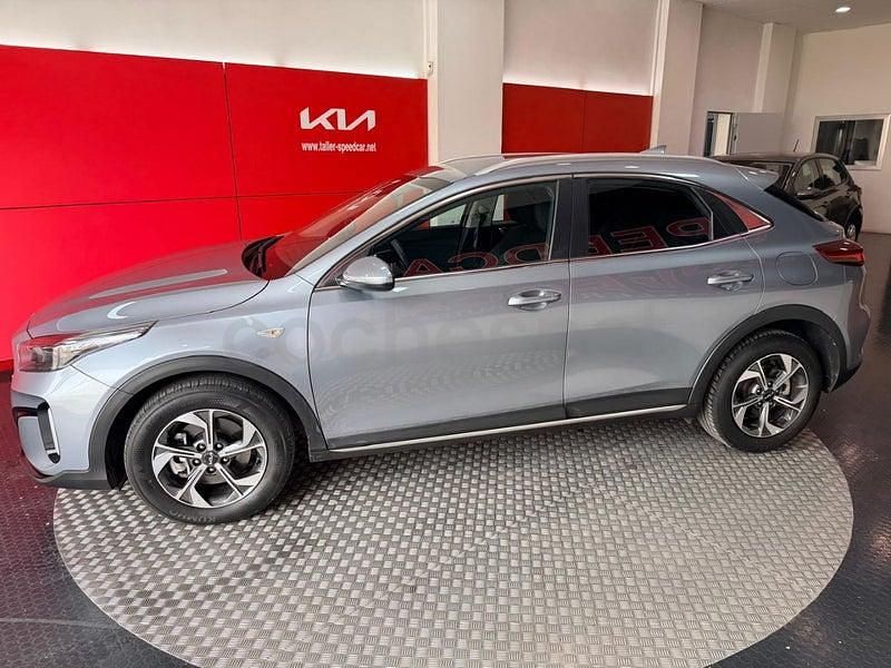 Käytetty Kia XCeed 100 HP (73 kW) 2025 Harmaa Katumaasturi